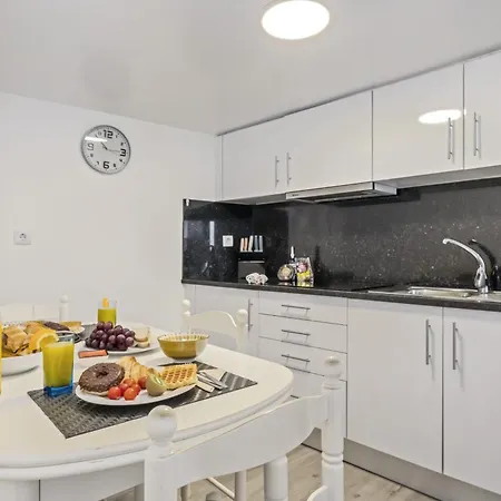 Апартаменты Seaside Charm I